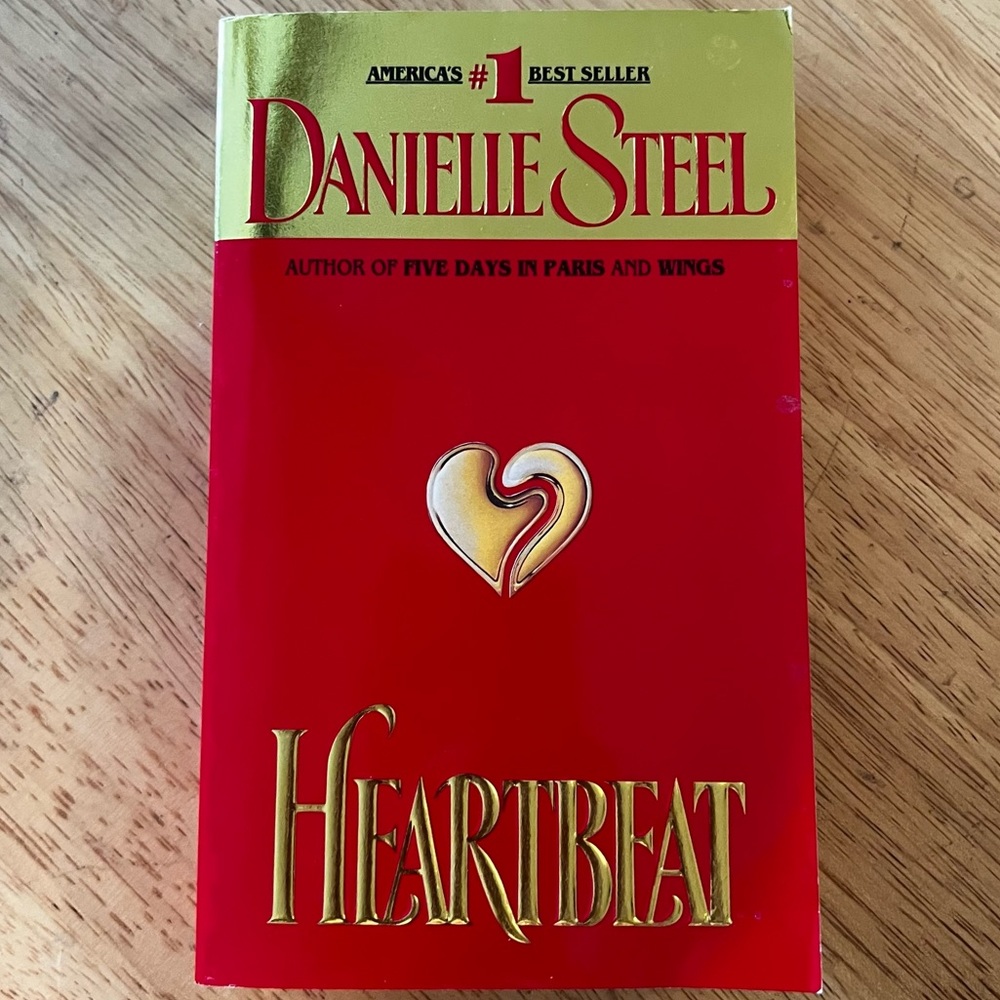 Danielle Steel Heartbeat Paperback